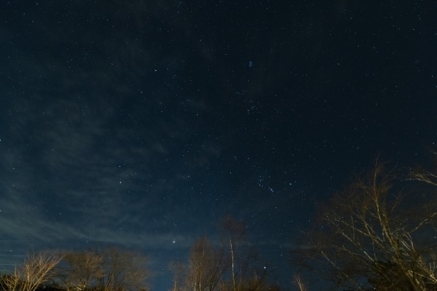 都会では、街の光やガスのせいで見ることが難しい星。満天の星空を見に、ぜひ出かけてみてほしい