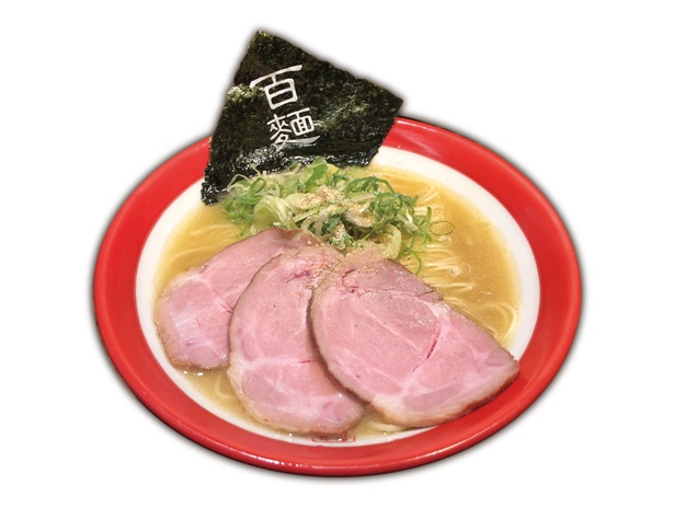 大量の豚ガラを強火で炊いたスープは旨味たっぷり。「極上豚骨醤油チャーシュー麺」 / 百麺(東京) / 第1幕