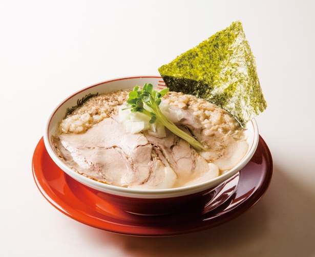 「濃厚 煮干鬼脂中華そば」は、濃厚な背脂と煮干しの風味が楽しめる / きみはん produced by つけめん TETSU(東京) / 第1幕