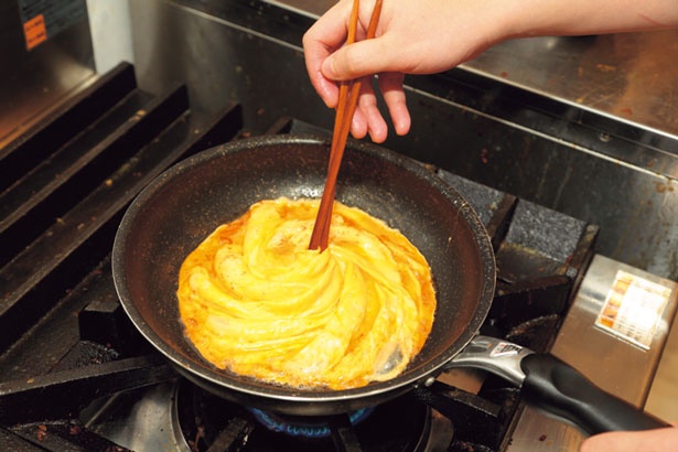 美しいドレープは温度が重要｡バターを熱したら高温でいっきに/洋風バル ROTA