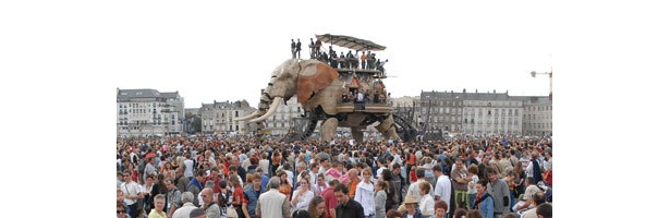 横浜・開国博Y150の目玉イベント「ラ・マシン」（写真は07年のフランス・ナント島の巨大な象作品）
