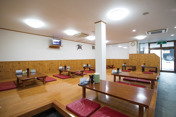 店内は座敷のみで家族連れも利用しやすい / 元祖つけ麺 中華そば 各務原 大勝軒
