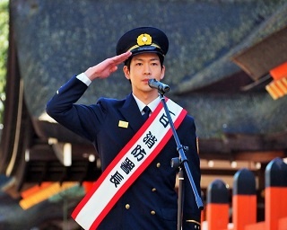朝ドラで話題の俳優・松下洸平が大阪で1日消防局長に！ 住吉大社の消防訓練に参加