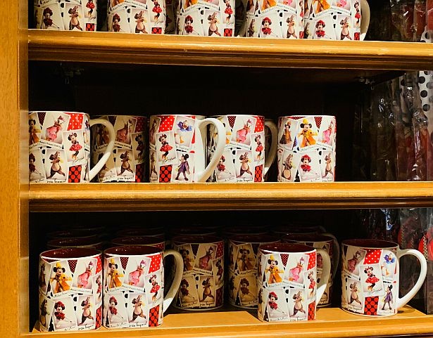 ぎっしりデザインが施された「マグ」(1500円)