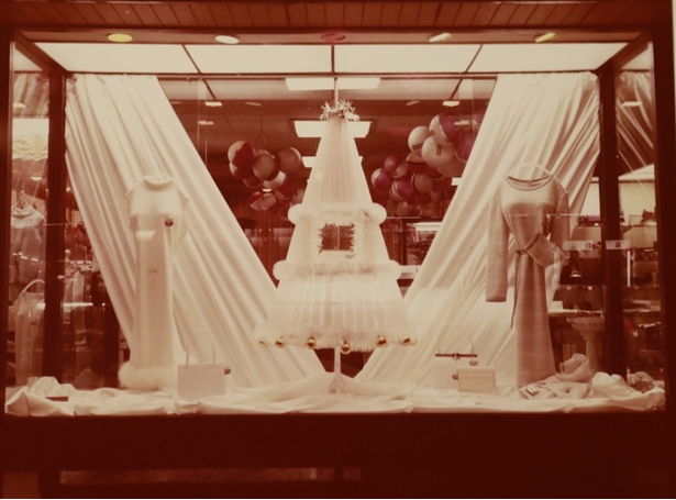 年末になると、祇園のお店では天井にたくさんの福玉が吊るされた（写真は井澤屋）