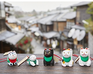 スターバックスが着目した京都・東山のかわいい文化！御所人形×福玉のJIMOTO made Series「縁起物チャーム」のストーリー