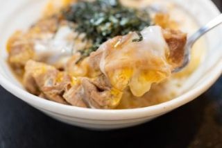 ふわとろの食感がたまらない！冬を暖かくする松屋の「牛とじ丼」を女子ライターが実食レポ