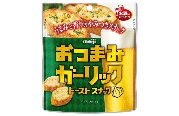 サクサク食感にジュワッと広がるガーリックの濃い味付けでビールにぴったりの「おつまみガーリックトーストスナック」(148円)
