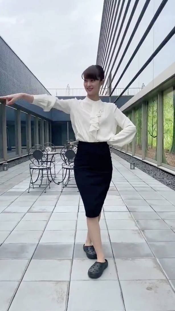 ドラマ『トップナイフ』に出演の宮本茉由さんがエンディングダンスを踊って話題に！(C)NTV
