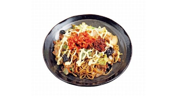 キムチがアクセント！「焼肉・ホルモン庶(ゴン)」の「村岡マヨやきそば」(100円/土日のみ。各日限定10食)