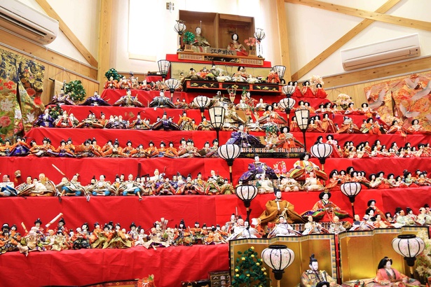 【写真】「本耶馬渓のひなまつり遊覧」で洞門の郷に飾られる約1000体の雛人形