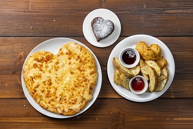 バレンタイン限定、ドミノ・ピザのハート型チーズ激盛りピザを食べてみた