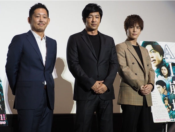 映画「AI 崩壊」の大ヒット御礼舞台挨拶が開催され、（左から）脚本、監督を務めた入江悠、主演の大沢たかお、岩田剛典が登壇した