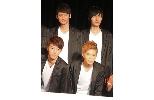 「Apeace」のメンバー