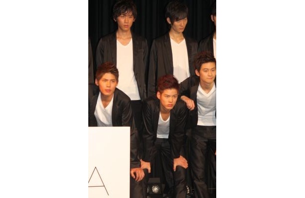 「Apeace」のメンバー