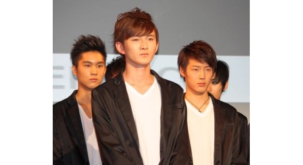 「Apeace」のメンバー