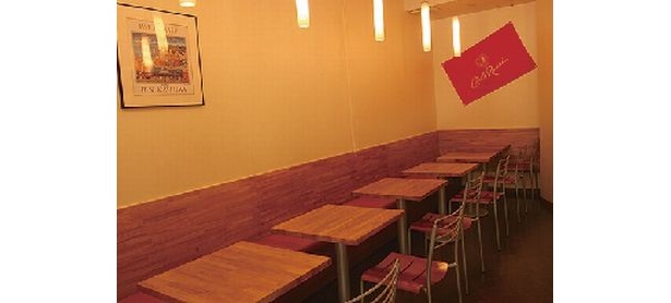 「ビストロ 釧路」(東京・大手町)の落ち着いた店内