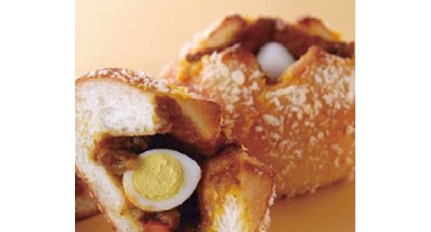 うずらの卵も入り！「Mouffetard de Paris」(東京・新宿)の「エッグカレーライス」(200円)