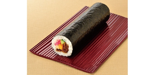 これぞ定番！「丸かぶり恵方寿司」（380円・税込）