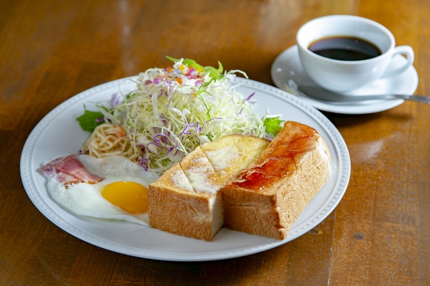 食べ応えあるトーストがメインの洋食モーニング / 喫茶メルビィ