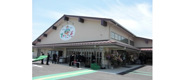 小泉進次郎議員発案の新ご当地グルメも！　横須賀に農産物直売所「すかなごっそ」誕生