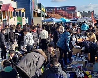 兵庫県神戸市のサンシャインワーフ神戸で人気のフリーマーケットが開催中