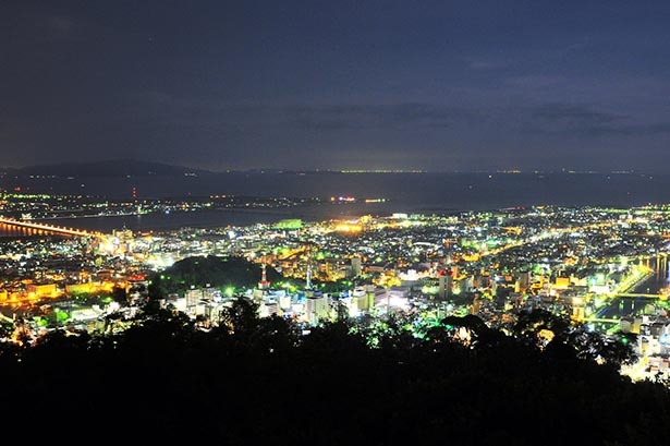 徳島市街の夜景を眺めるのに最適な眉山ロープウェイが夜間運転実施中 ウォーカープラス