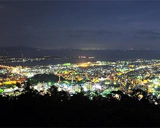 徳島市街の夜景を眺めるのに最適な眉山ロープウェイが夜間運転実施中