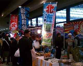 出店者との会話を楽しみながら買い物ができる「四日市ドームフリマ」が三重県で開催