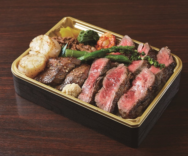 サーロイン、カルビ、ホタテなど盛りだくさんの「焼肉屋さんの道産ステーキ弁当」(2592円)※各日50折限り /「やきにくレストラン沙蘭」