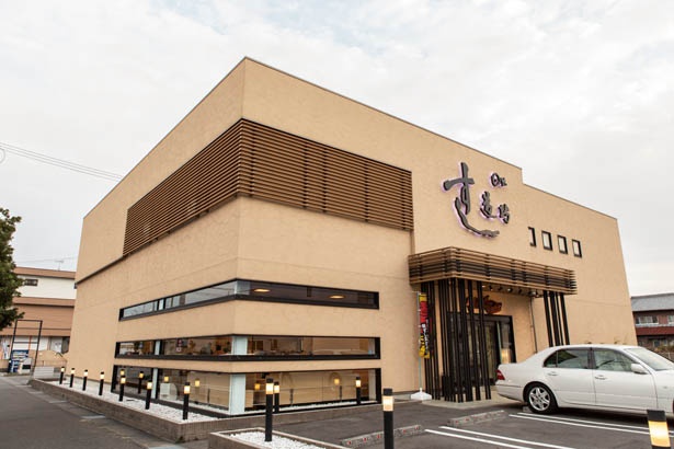 水産会社が手掛ける「回転 すし道場 桑名本店」