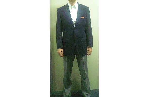 裏地を省いて軽量化を実現した盛夏対応のジャケットも