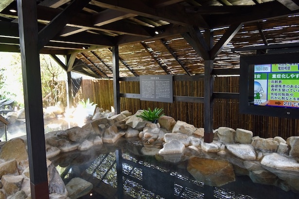 【写真を見る】「三田天然温泉・寿ノ湯」では露天風呂も完備