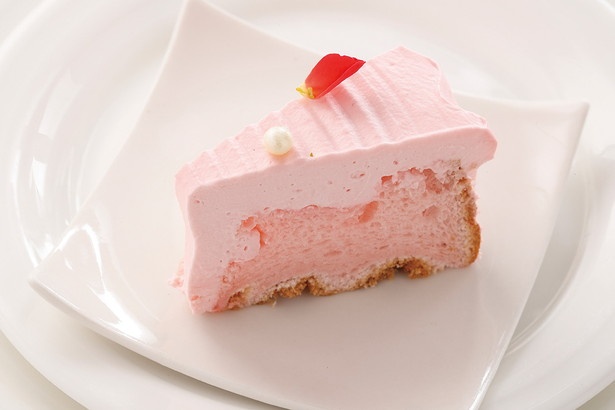 全部ピンクでかわいい「苺のシフォンケーキ」