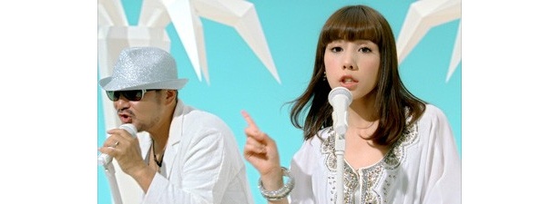 夏模様のステージが似合う仲さん