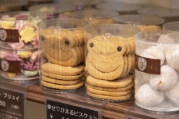 ハマの定番おやつ　腕利き職人による“カエルのパティスリー”