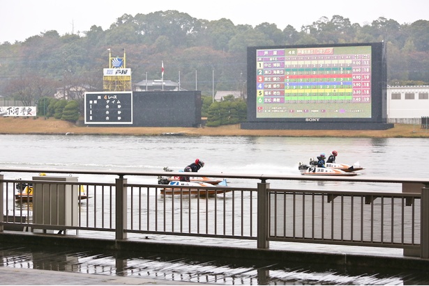 レースの臨場感とスピード感は、ボートレース場に来なければ味わえないもの