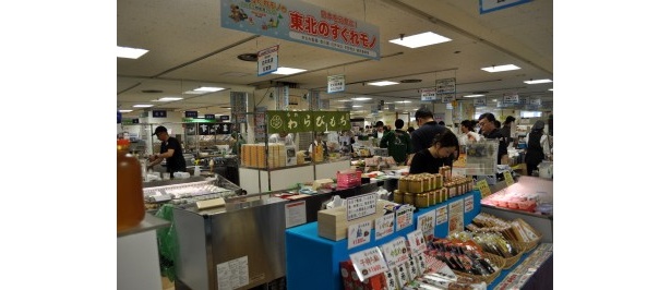 会場には全国の名産品がズラリ！