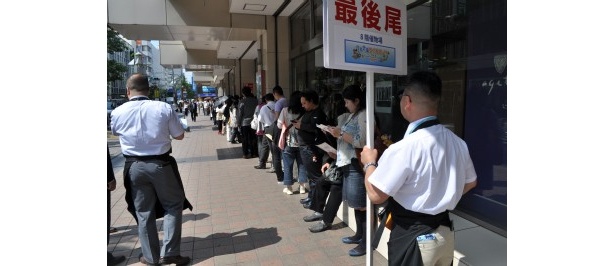 開場前には長い行列が