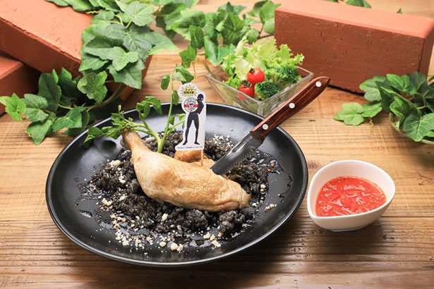 「犯人の暗黒リゾット～鶏肉のコンフィをのせて～」(1590円) ※画像はイメージ
