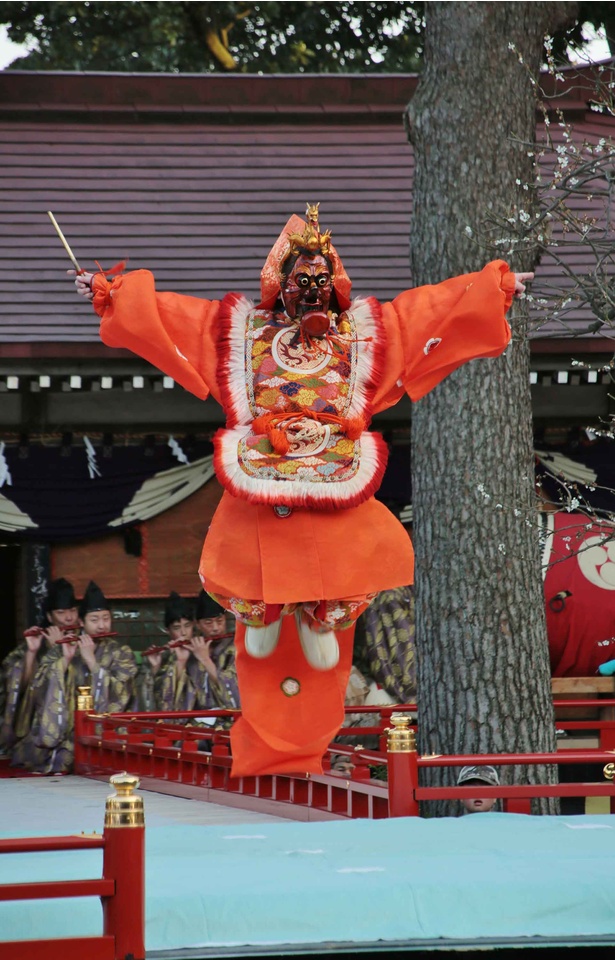 国の重要無形民俗文化財に指定されている天津神社の舞楽(陵王の舞)