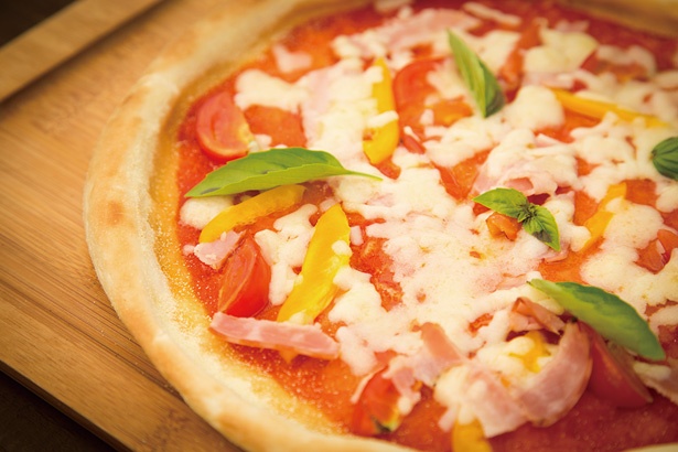「イタリアンBBQ」(1人前 3300円)には、本格的なピザを手作りできる材料がセットになっている