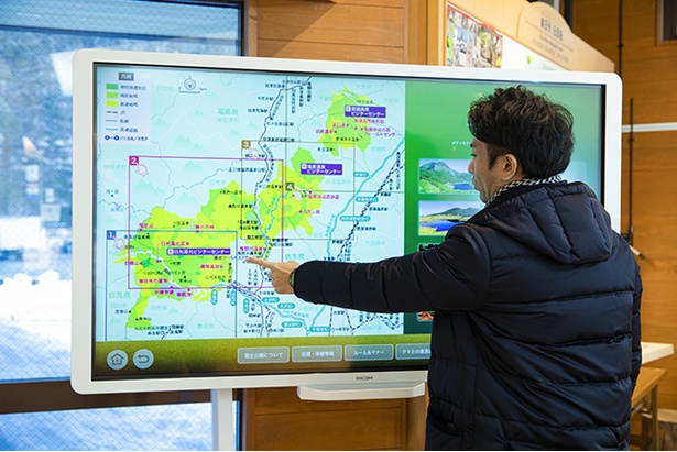 基本情報のほか、公園内・周辺の交通手段、アクティビティ、ガイドツアーなどを案内