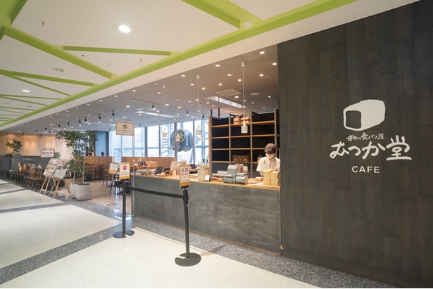 「パン屋むつか堂 カフェ アミュ博多店」の外観 / パン屋むつか堂 カフェ アミュ博多店