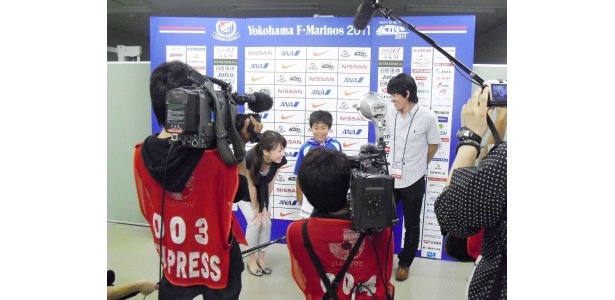 元マリノスの鈴木さんのおもしろいトークに子どもたちも楽しそう