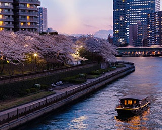 人力車と貸切船から夜桜を満喫！星のや東京で宿泊者限定の「東京・夜桜舟あそび」開催