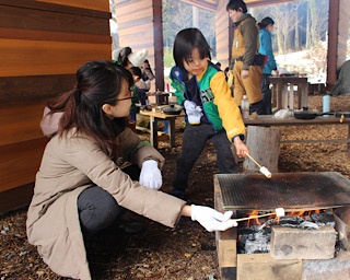 春の山菜収穫とピザ窯でピザづくりができる「いけだ農村がっこうプレ企画」が福井県で開催
