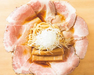 贅沢な素材を使ってこの価格は驚き！大阪・道頓堀「ラーメン大戦争」
