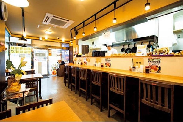 かわいい豚の置物が並ぶ店内