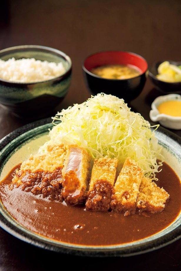 ｢デミポークカツレツ｣(1,800円)。系列店のステーキハウスで作る特製のデミグラスソースをかけた20食限定の人気メニュー。ソースを絡めることで和から洋に変身